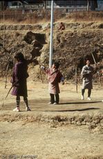 1177_Bhutan_1994_Bogenschiessen in Thimpu.jpg